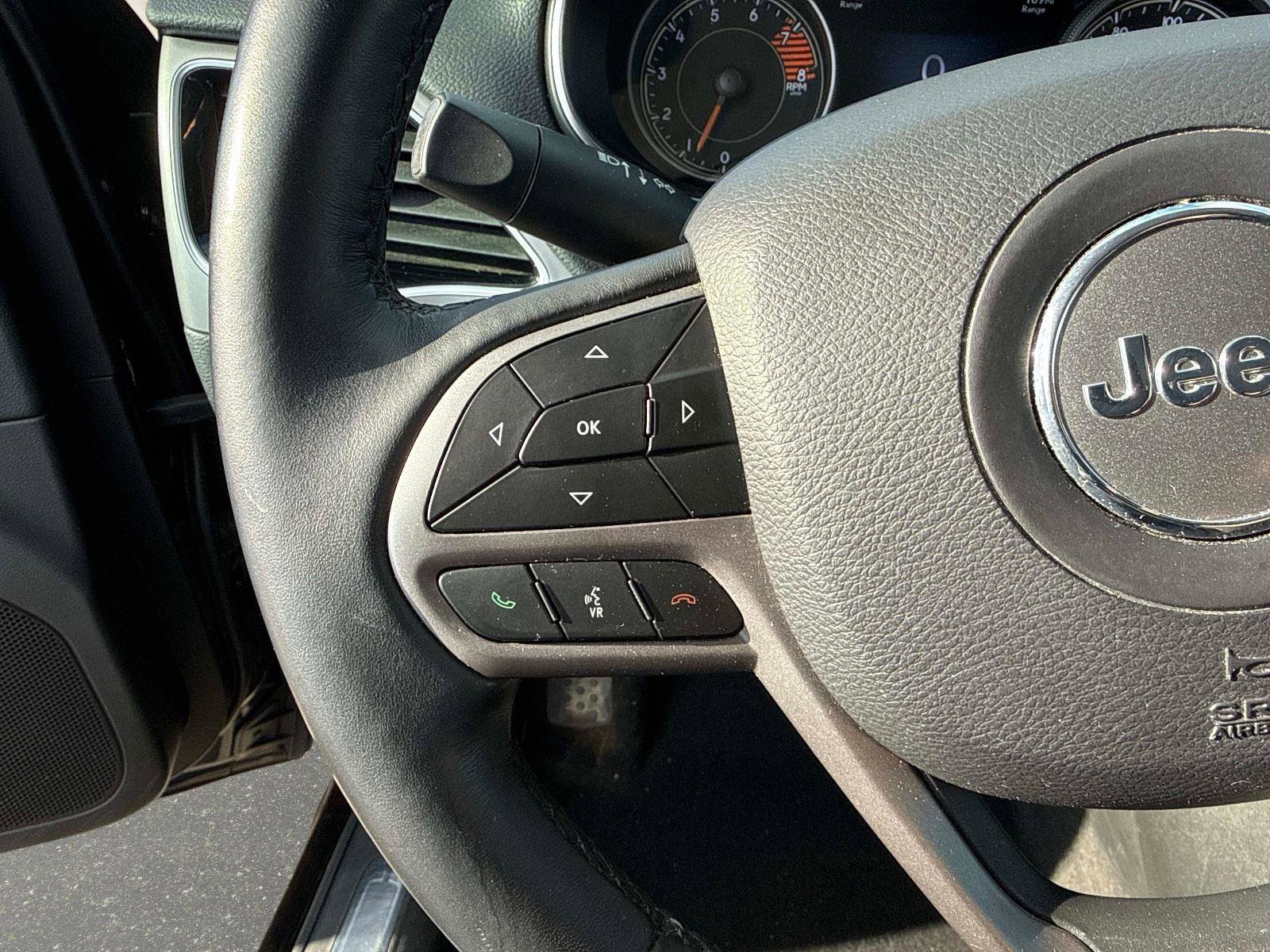 Used 2019 Jeep Cherokee Limited image 29