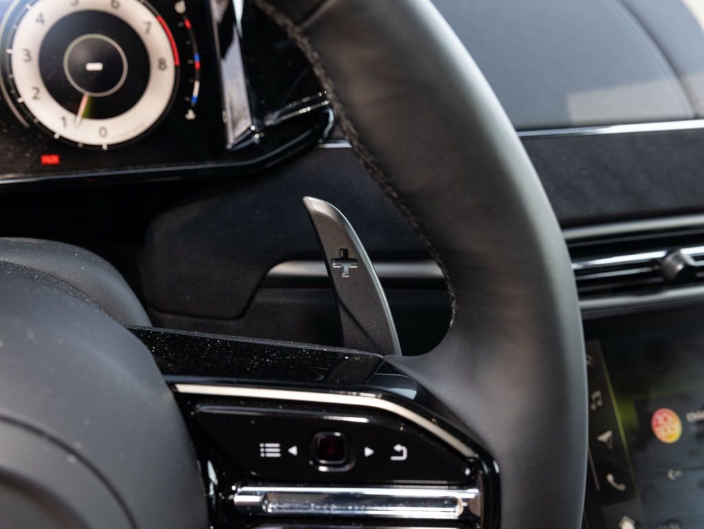 Used 2025 Aston Martin V8 Vantage Coupe image 32