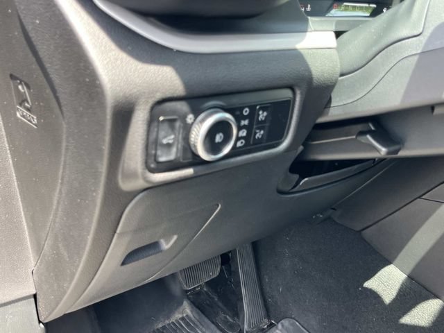 Used 2023 Ford Explorer XLT w/ Equipment Group 202A AWD/4WD image 31