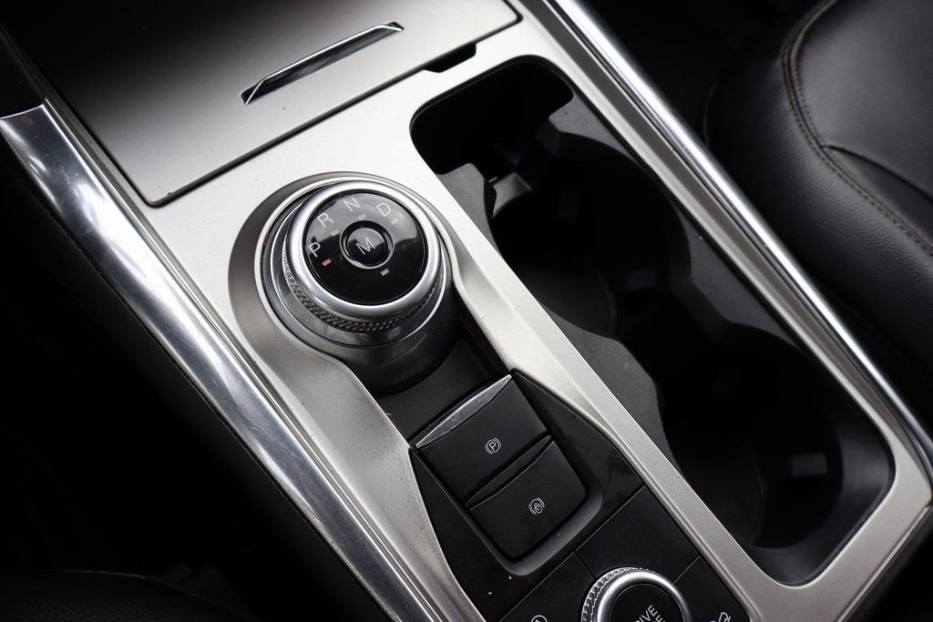 Used 2020 Ford Explorer XLT w/ Equipment Group 202A image 11