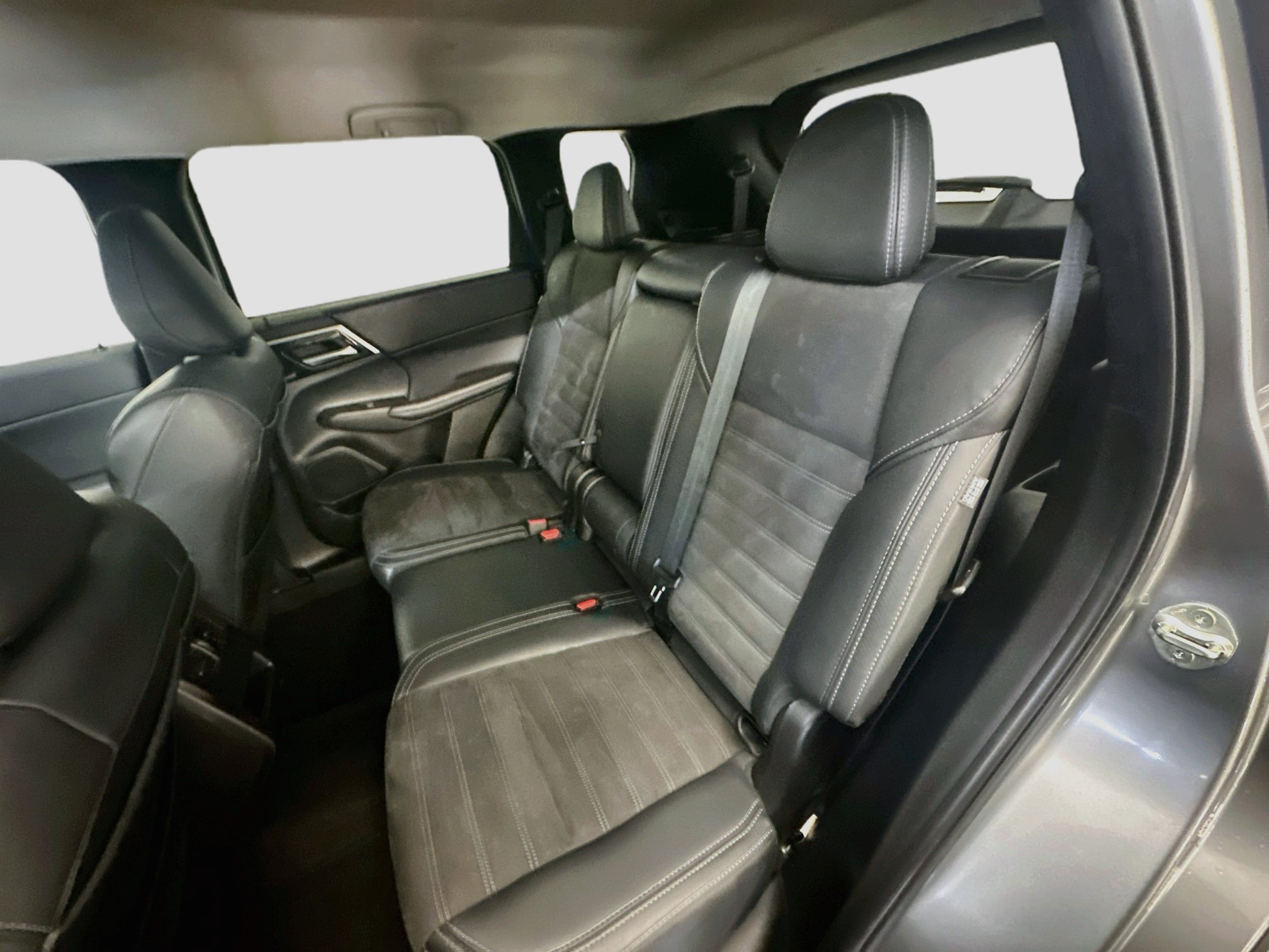 Used 2024 Mitsubishi Outlander SE AWD/4WD image 29