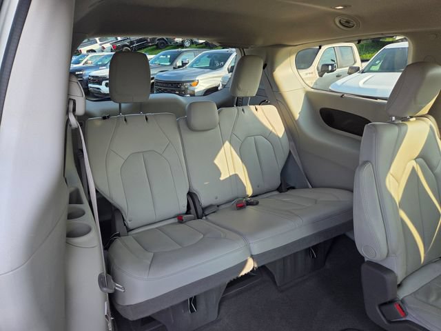 Used 2021 Chrysler Pacifica Touring-L w/ Uconnect Theater Family Group AWD/4WD image 14