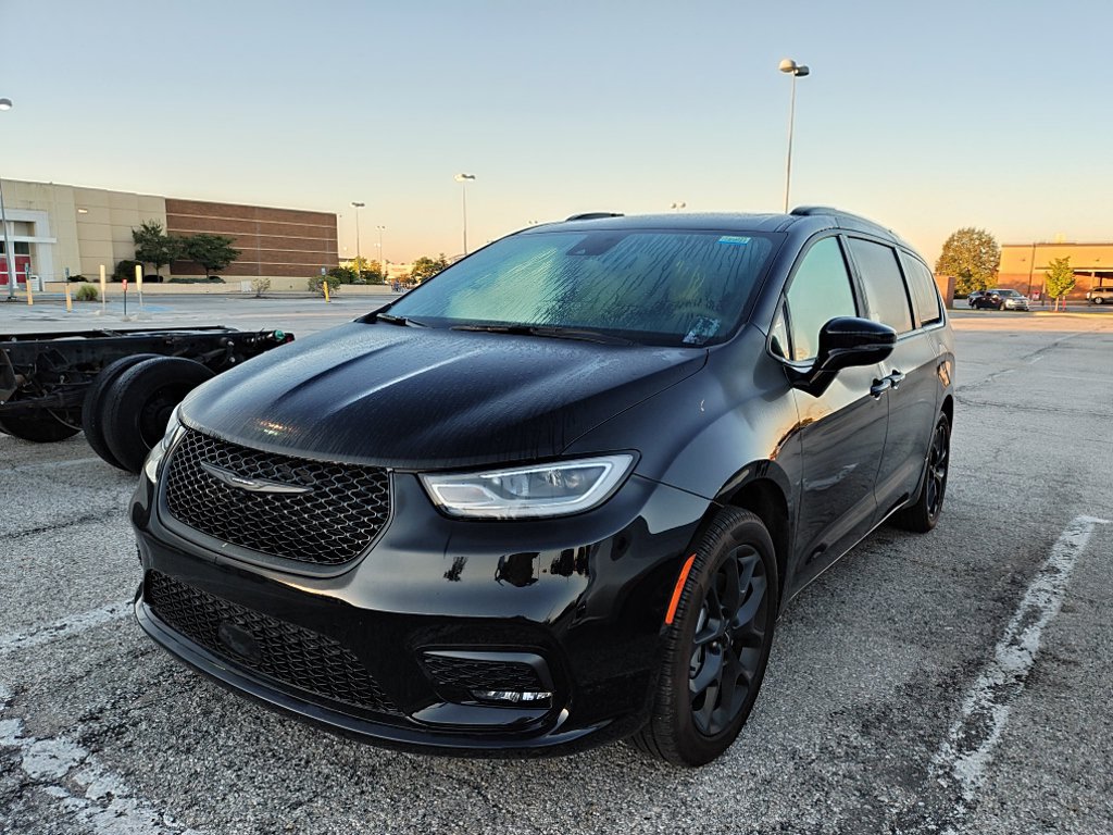 Used 2024 Chrysler Pacifica Limited w/ S Appearance Package