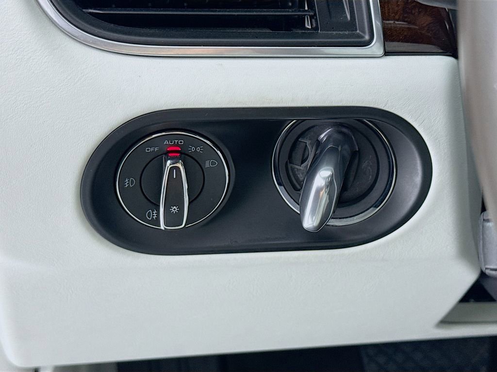 Certified 2016 Porsche Macan Turbo image 14