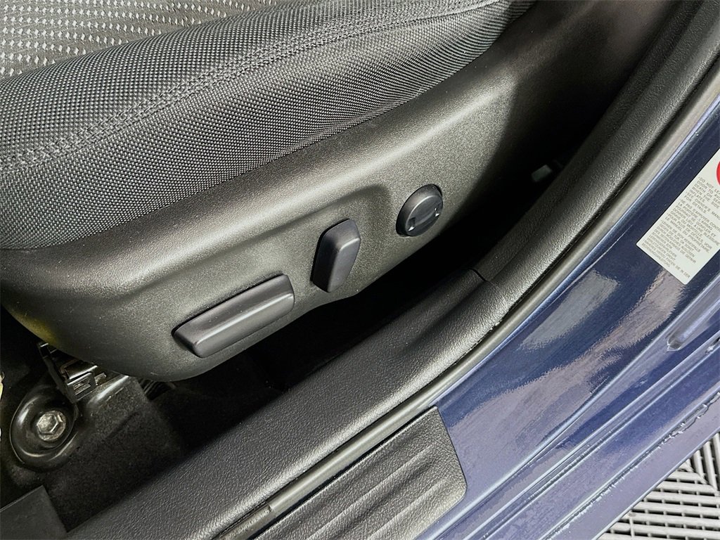 Used 2016 Toyota Camry LE image 18