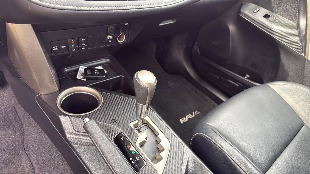 Used 2015 Toyota RAV4 Limited image 27