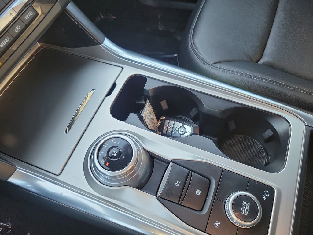 Used 2020 Ford Explorer XLT w/ Equipment Group 202A image 20