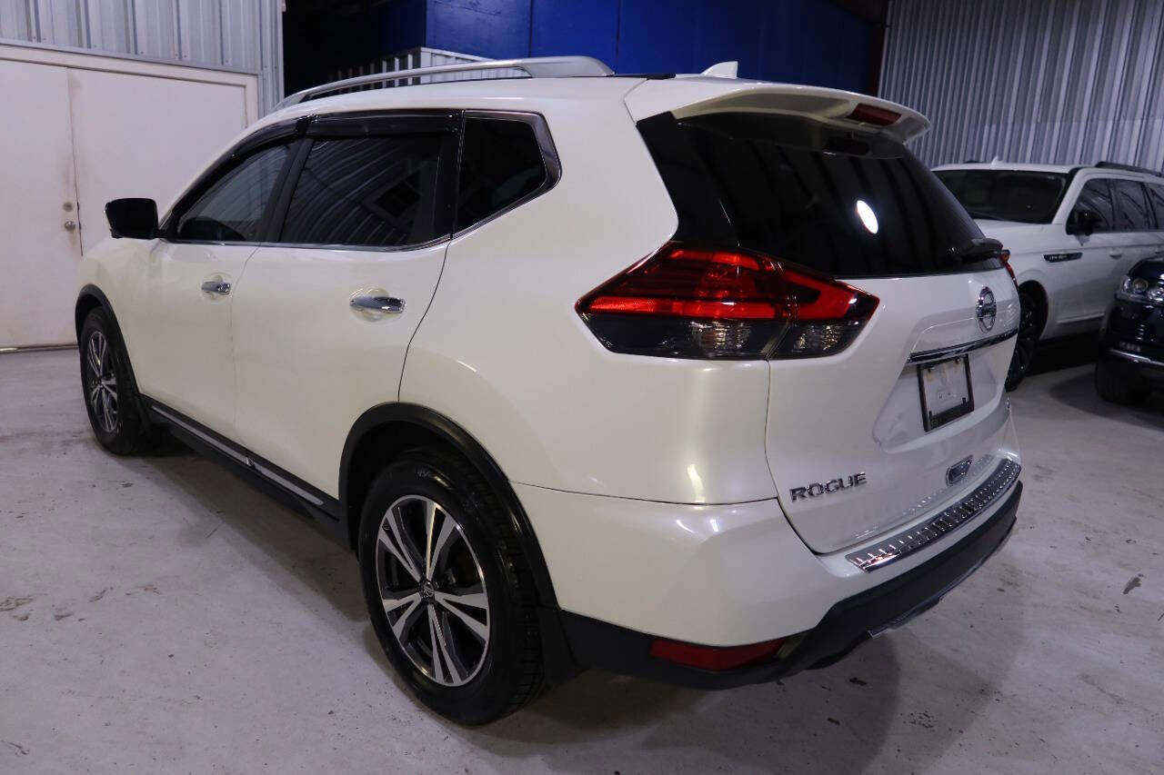 Used 2017 Nissan Rogue SL w/ SL Premium Package image 3