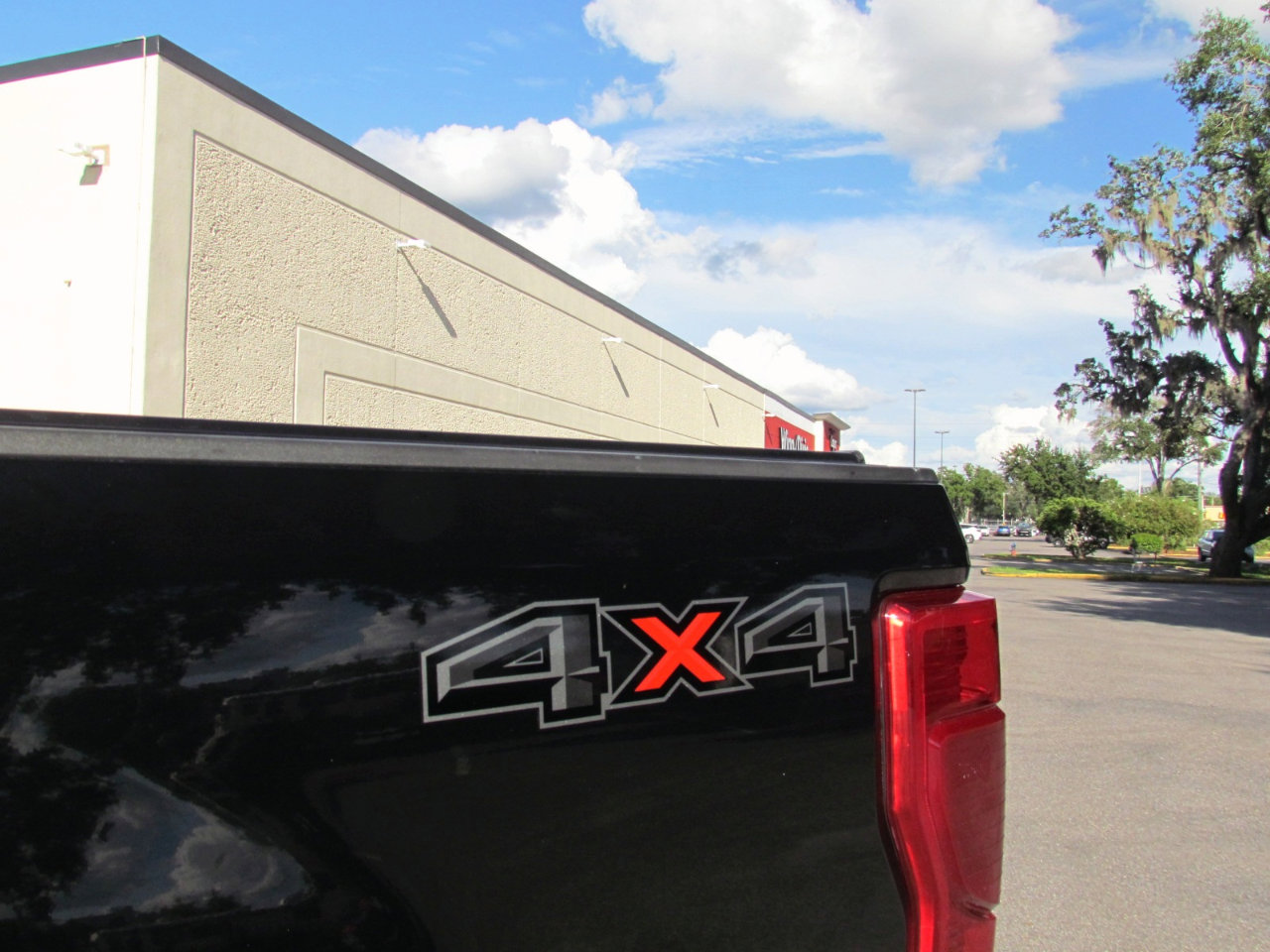 Used 2020 Ford F250 XLT w/ XLT Premium Package image 11