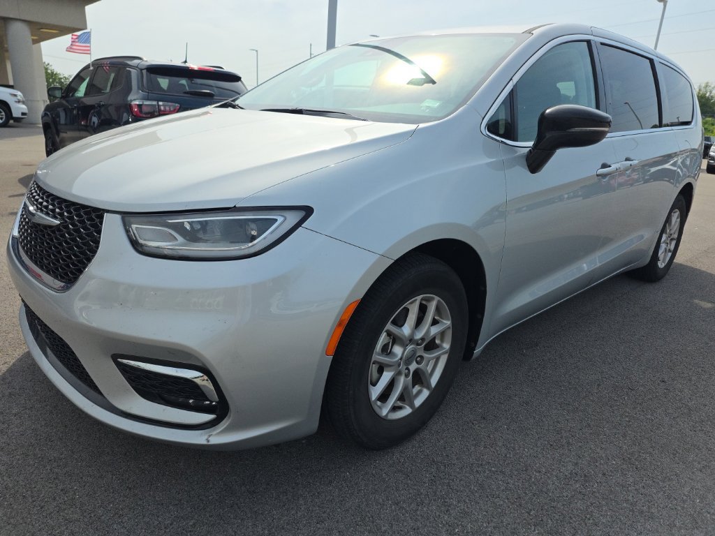 Used 2024 Chrysler Pacifica Touring-L