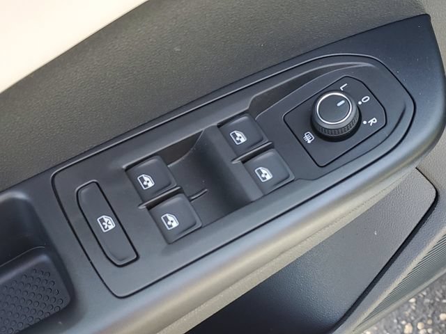 New 2026 Volkswagen Taos SE AWD/4WD image 16