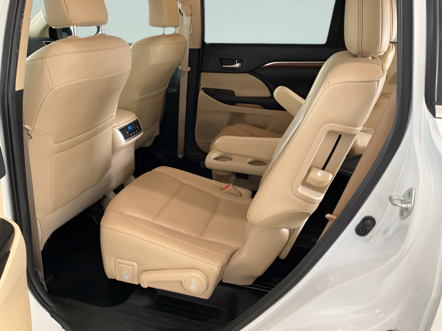 Used 2019 Toyota Highlander Limited FWD image 22