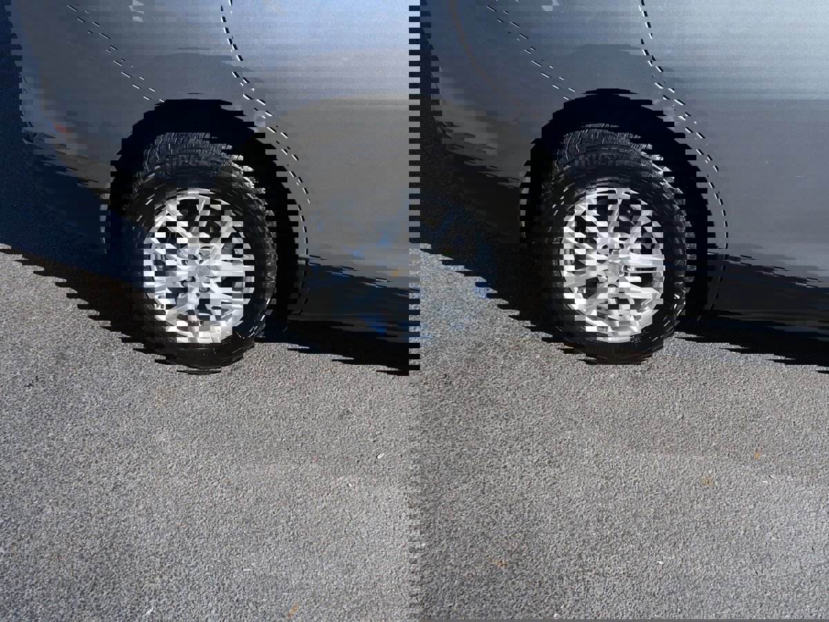 Used 2024 Chevrolet Equinox LS image 33