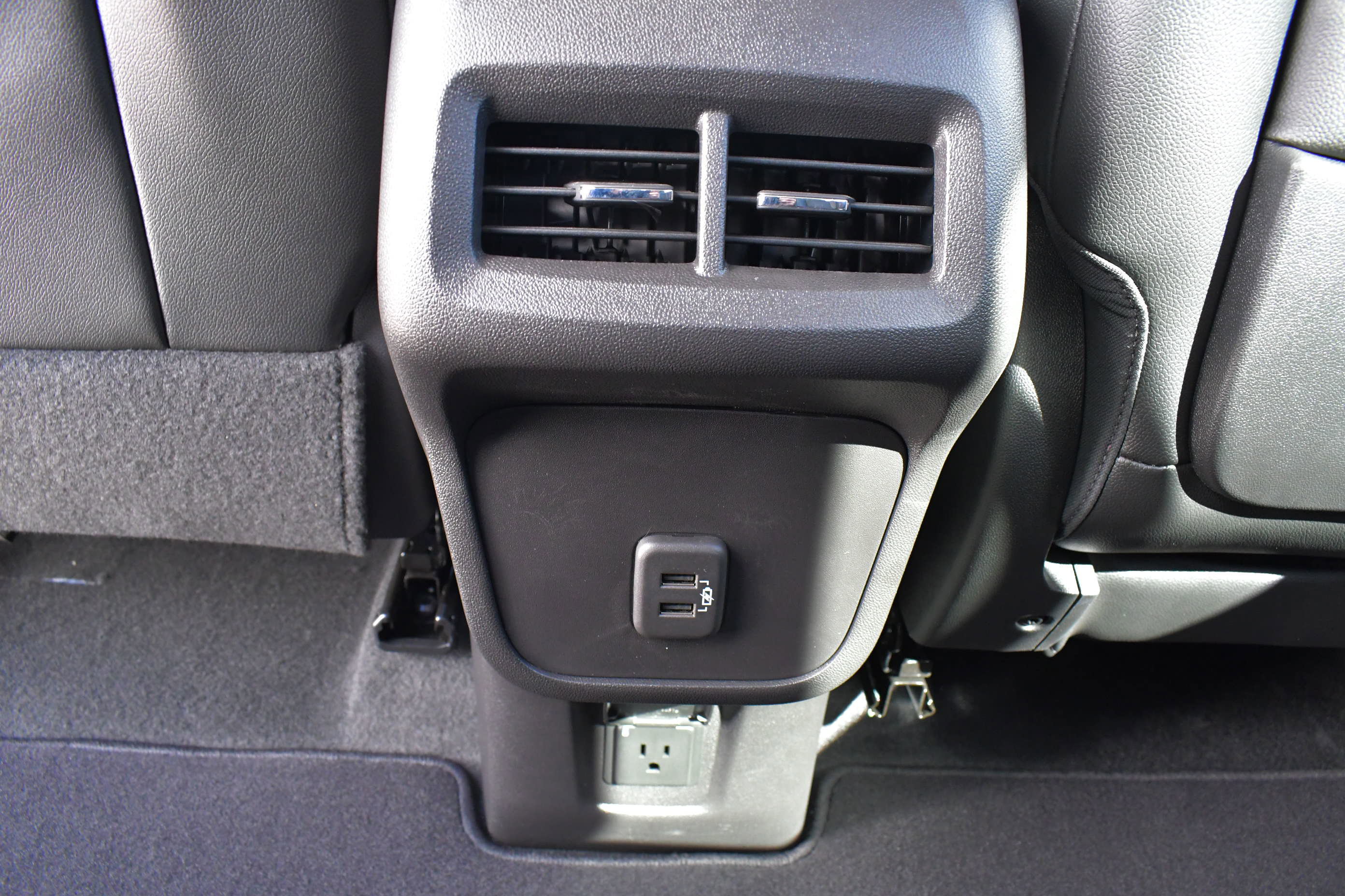 Used 2024 GMC Terrain SLT image 27