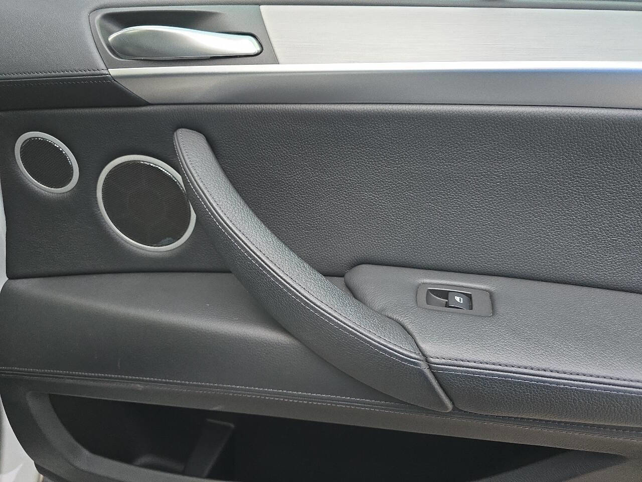 Used 2011 BMW X5 M image 18