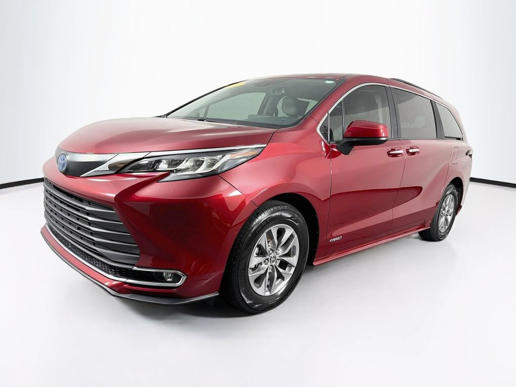 Used 2021 Toyota Sienna XLE FWD image 3