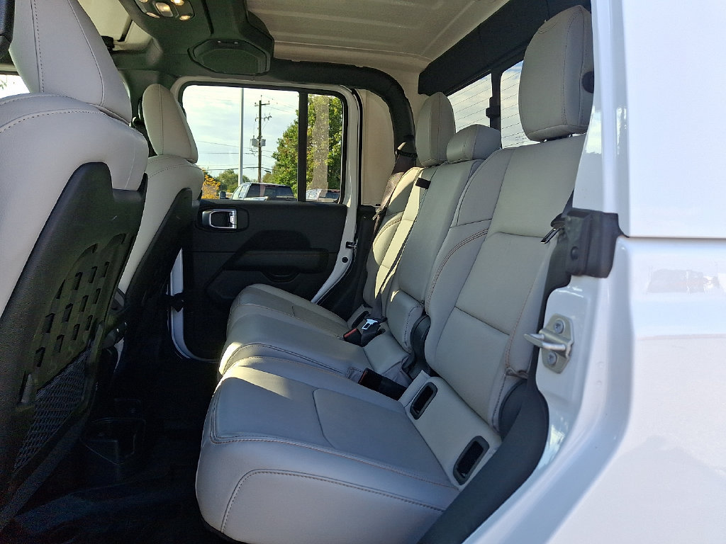 Used 2023 Jeep Gladiator Mojave w/ Cold Weather Group AWD/4WD image 10