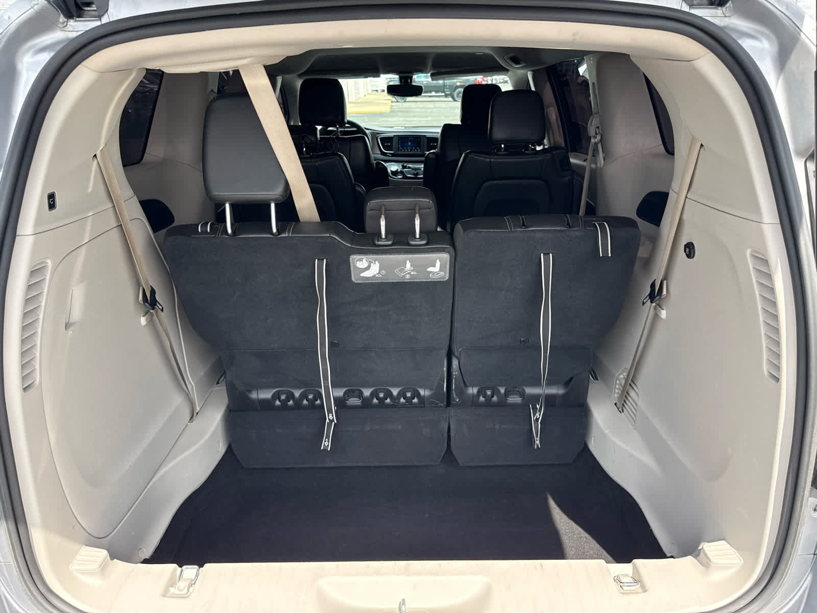 Used 2021 Chrysler Voyager Lxi FWD image 23