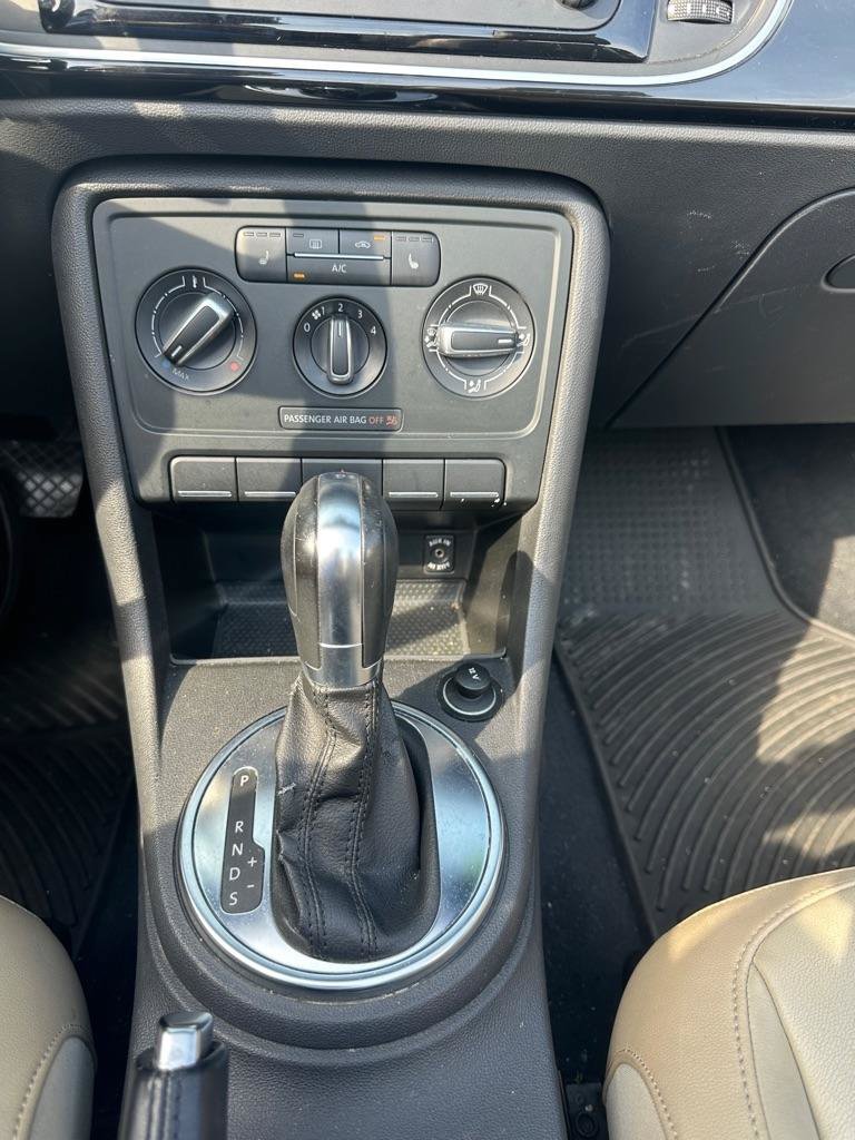 Used 2013 Volkswagen Beetle 2.5 FWD image 23