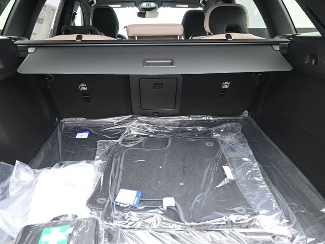 New 2026 Volvo XC60 B5 Plus w/ Protection Package Premier image 32