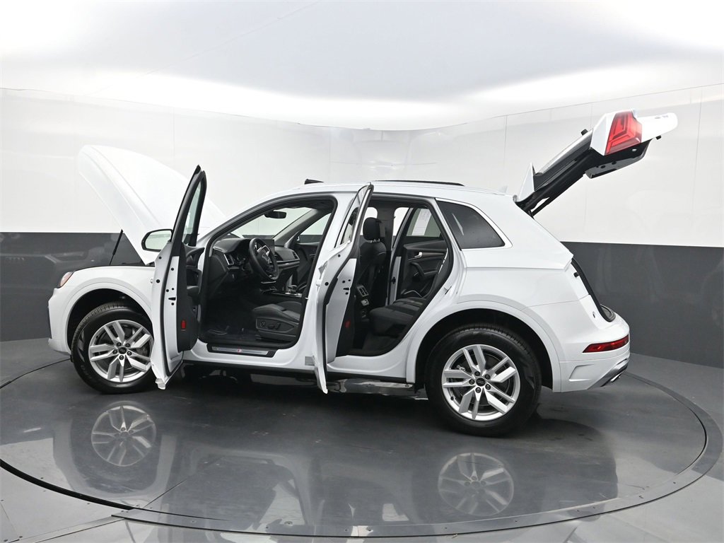 Used 2024 Audi Q5 2.0T Premium w/ Convenience Package image 37