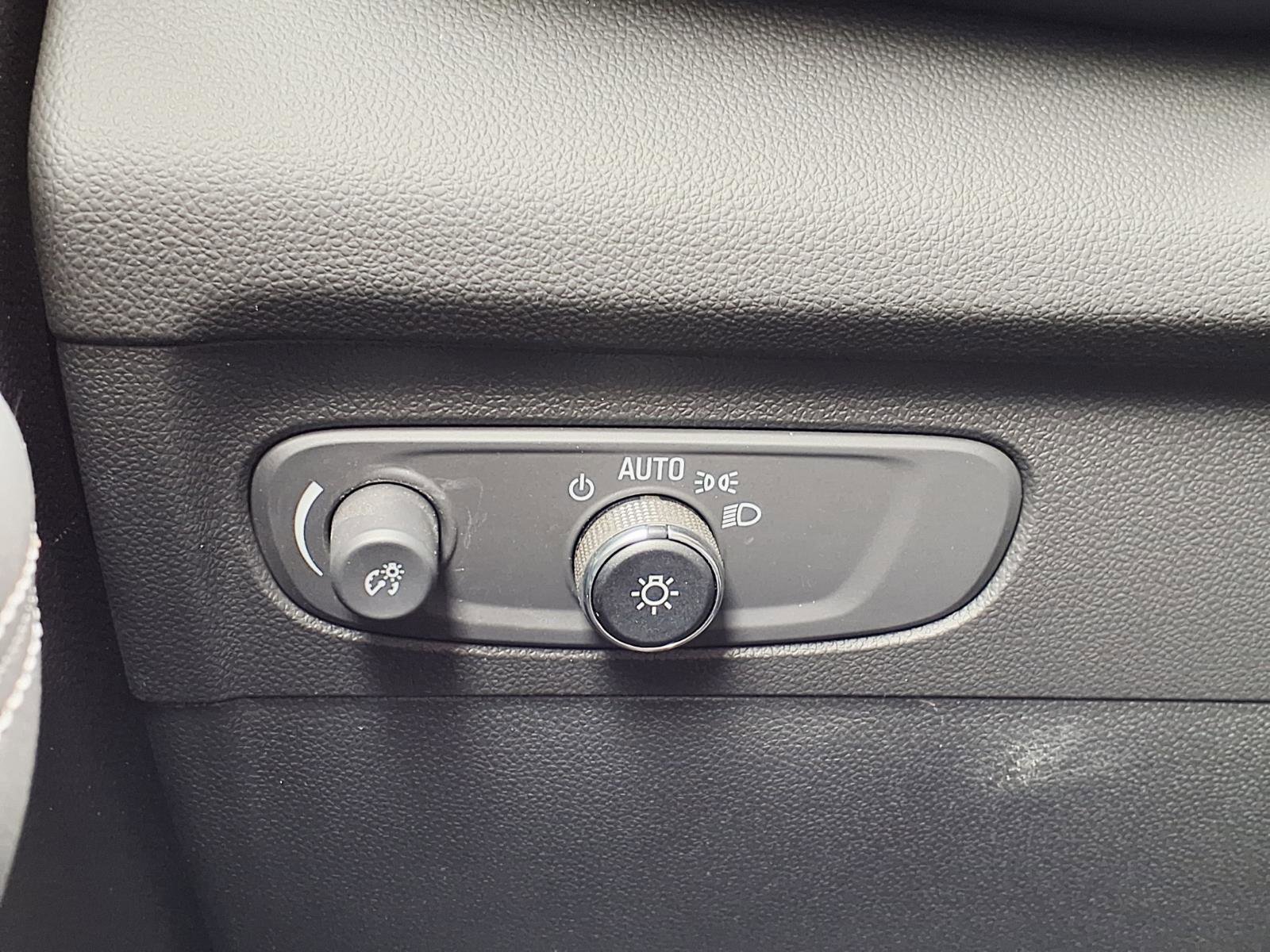 Used 2023 Buick Envision Preferred image 23