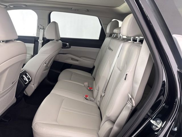 Certified 2025 Kia Sorento S w/ Panoramic Sunroof Package image 27