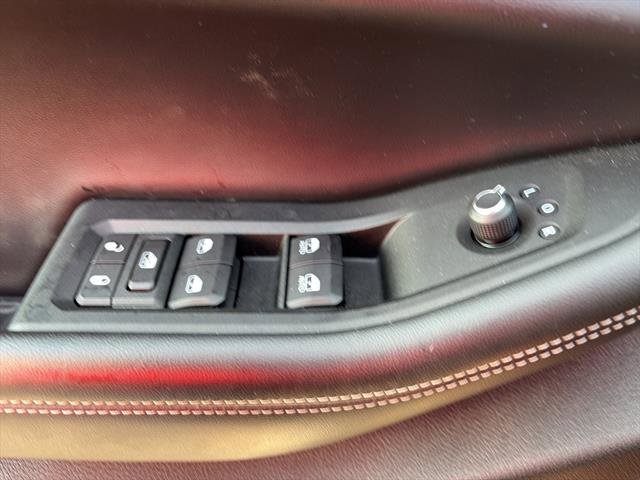 Used 2023 Jeep Grand Cherokee L Limited w/ Black Appearance Package image 19