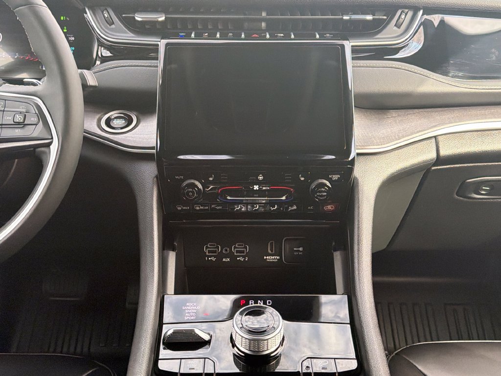 Used 2023 Jeep Grand Cherokee 4WD 4xe image 18