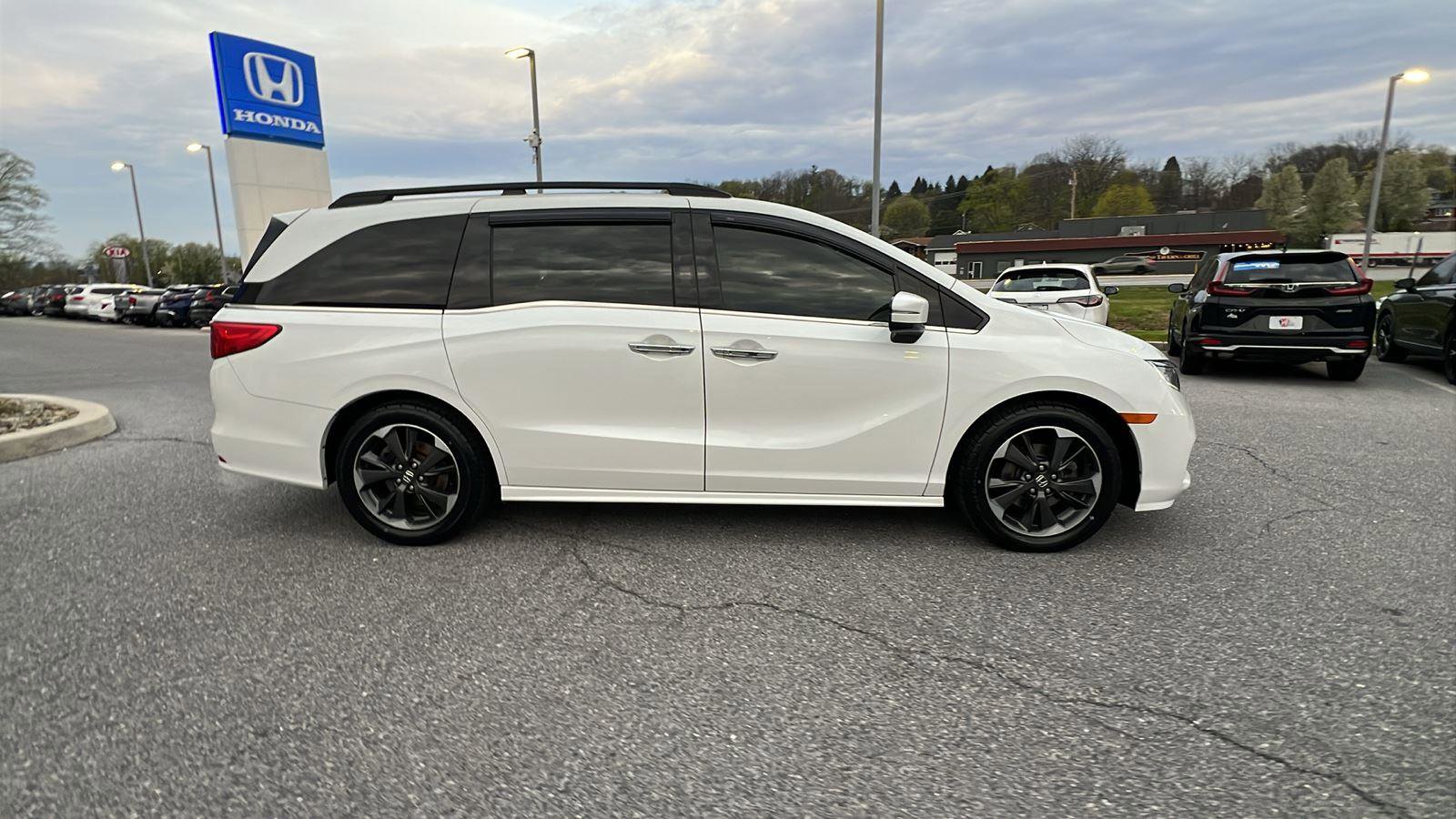 Used 2022 Honda Odyssey Elite image 3