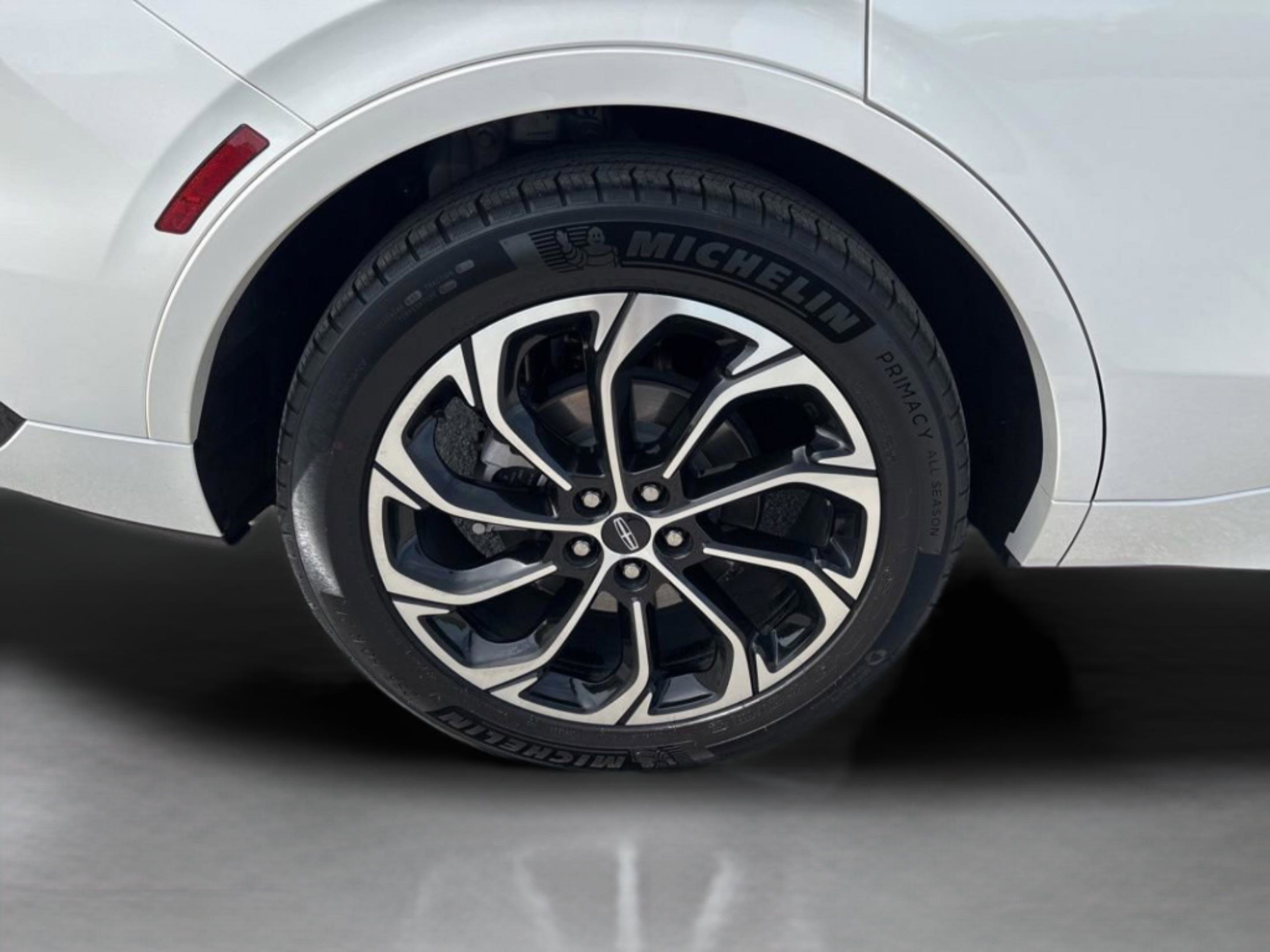 Used 2025 Lincoln Nautilus Reserve image 32