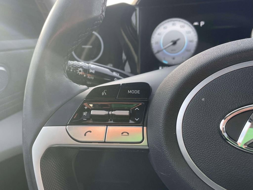 Used 2023 Hyundai Elantra Limited image 22