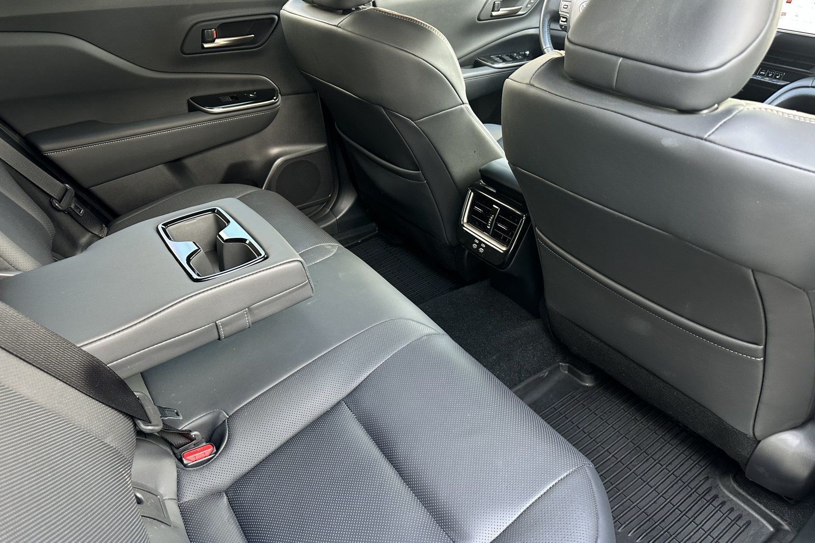 Used 2025 Toyota Crown Signia AWD/4WD image 32