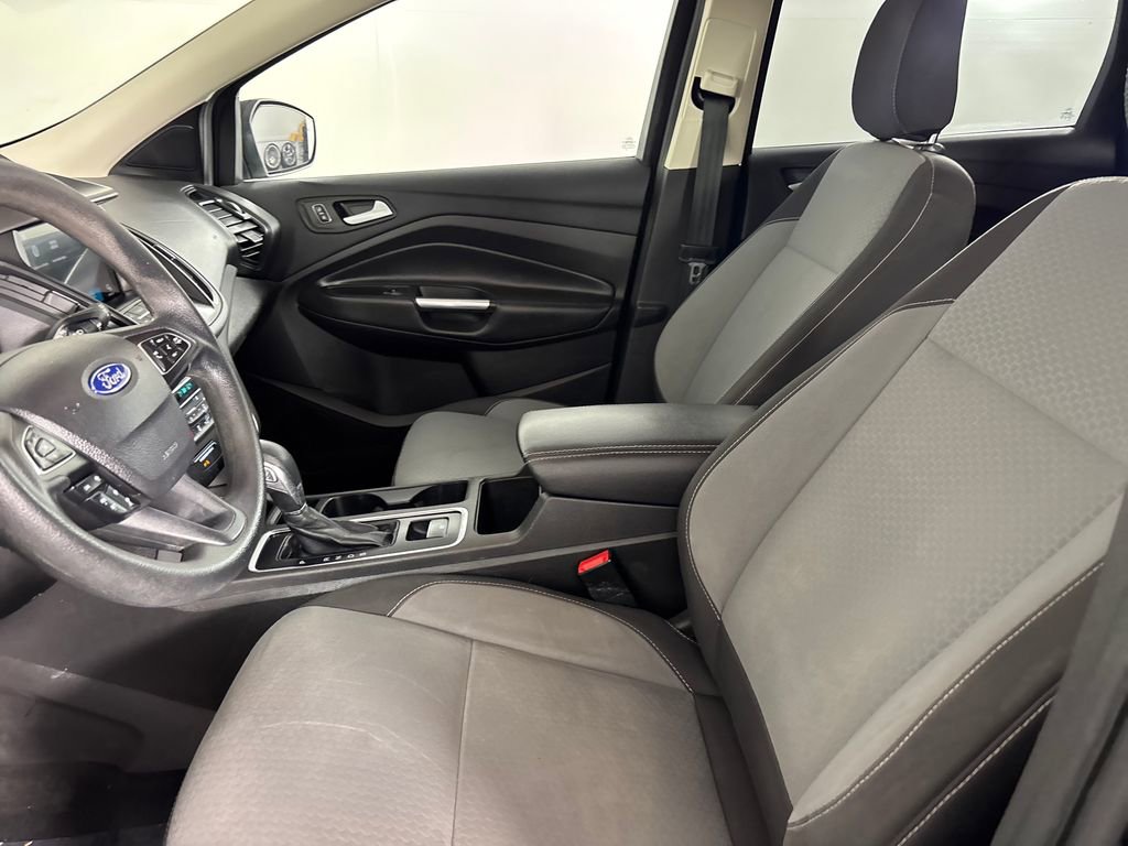 Used 2018 Ford Escape SE w/ Ford Safe & Smart Package FWD image 8