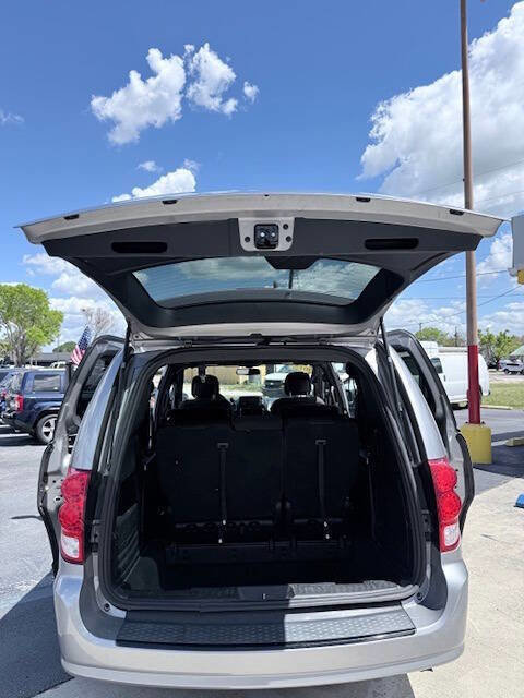 Used 2018 Dodge Grand Caravan SE FWD image 16