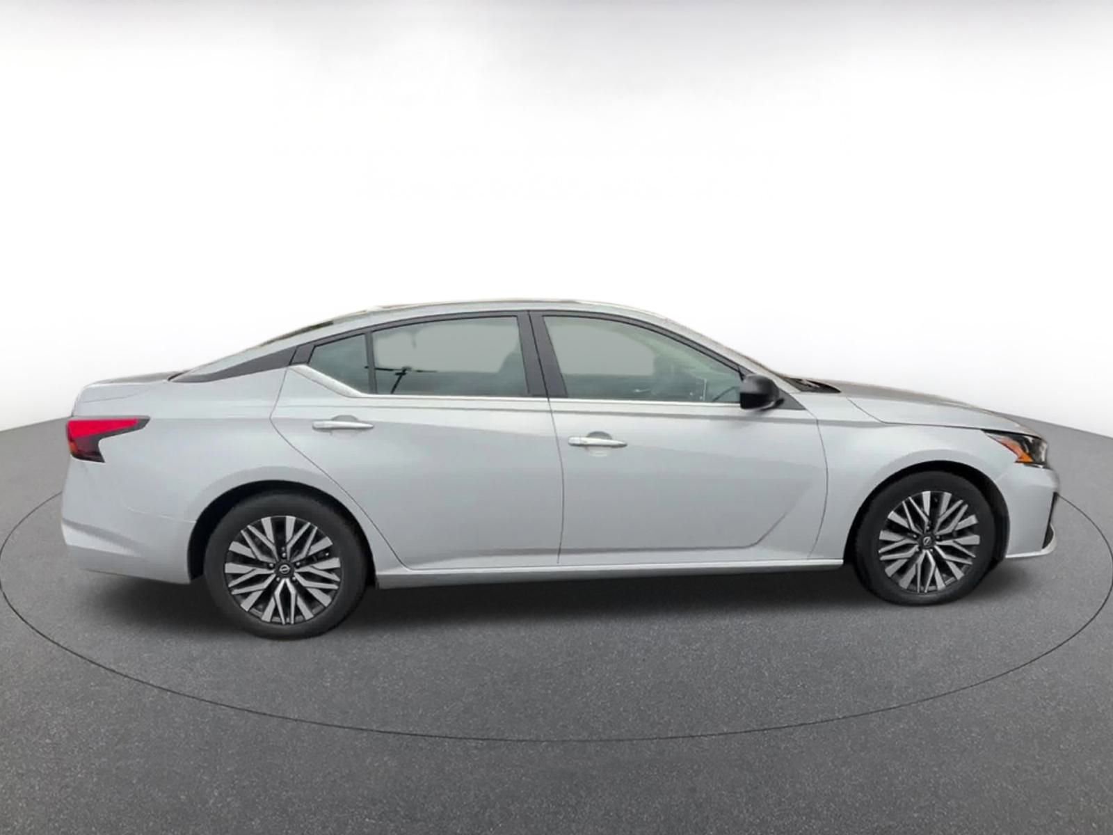 Used 2024 Nissan Altima 2.5 SV image 16