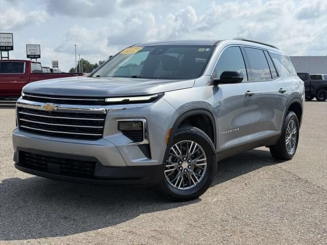 Used 2026 Chevrolet Traverse LT AWD/4WD image 1