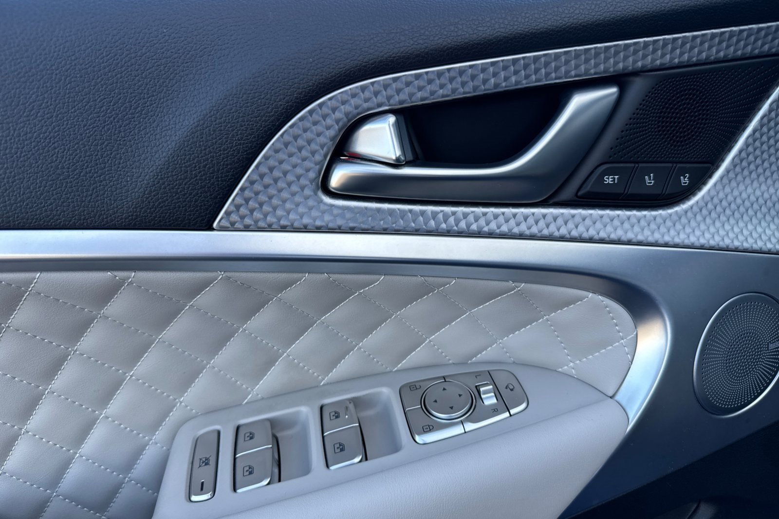 Used 2022 Genesis G70 3.3T image 10