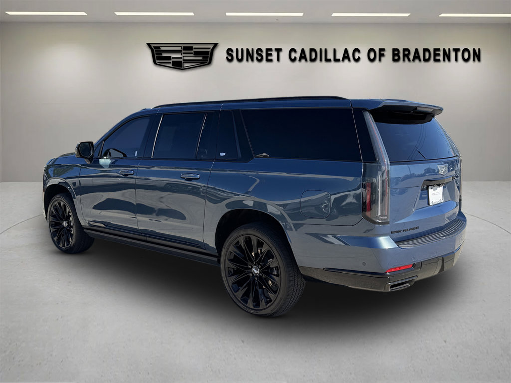 Certified 2026 Cadillac Escalade ESV Platinum Sport w/ LPO, ONYX Package AWD/4WD image 5
