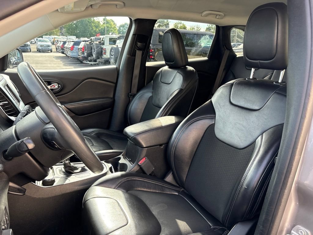 Used 2020 Jeep Cherokee Latitude Plus AWD/4WD image 6