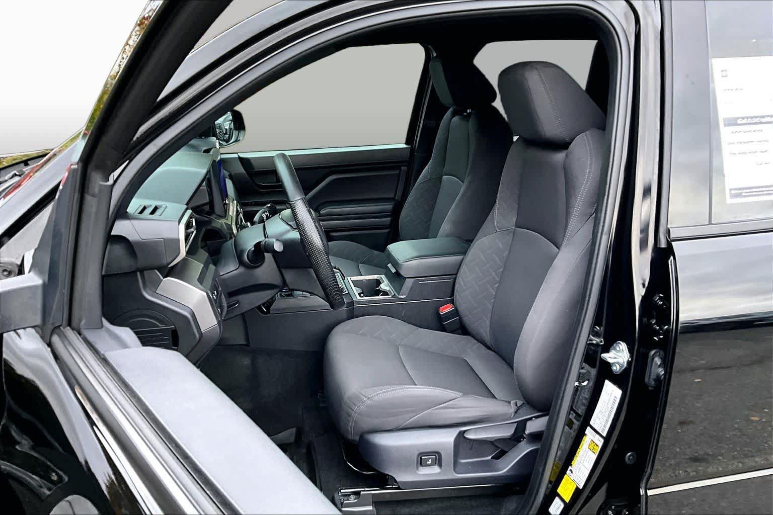 Certified 2025 Toyota Tacoma SR5 AWD/4WD image 9