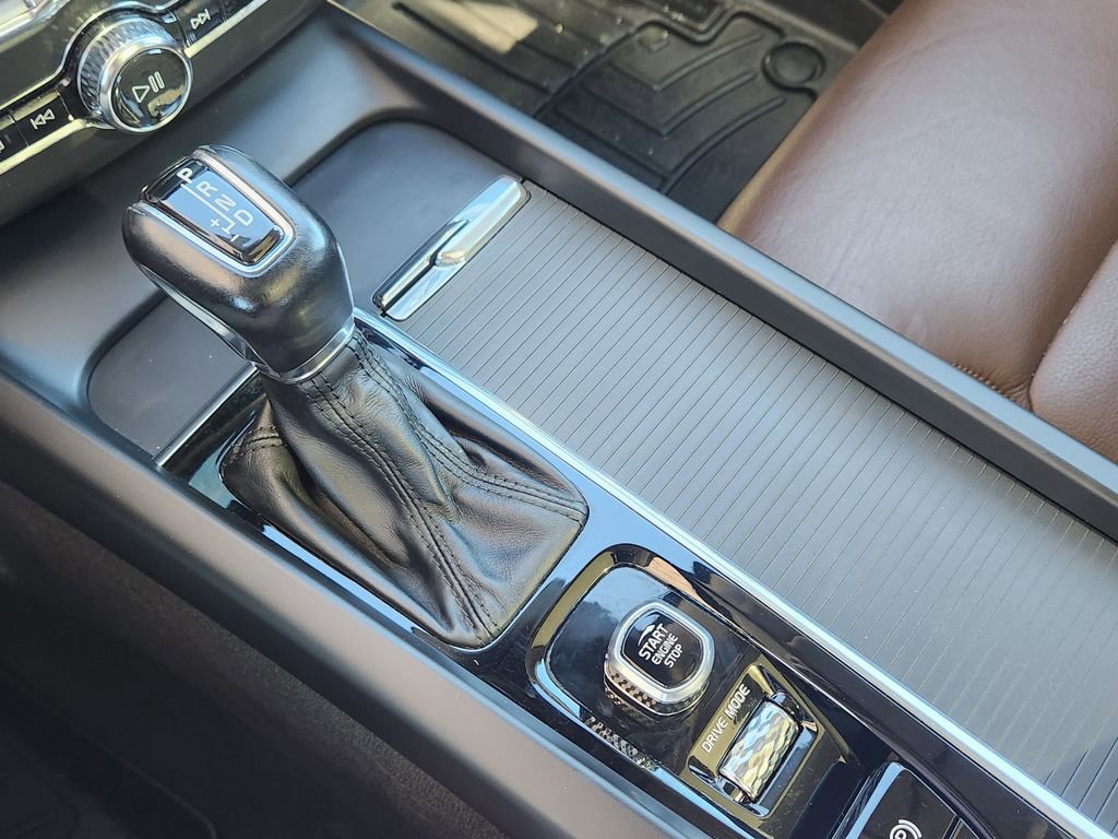 Used 2019 Volvo XC60 T6 Momentum w/ Advanced Package image 11