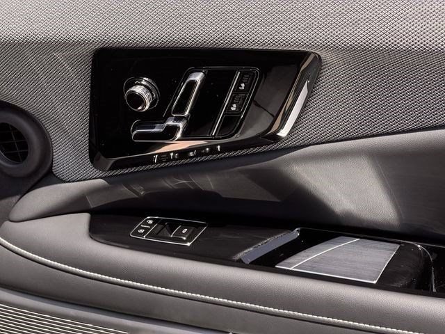 New 2027 Cadillac Optiq Luxury AWD/4WD image 22