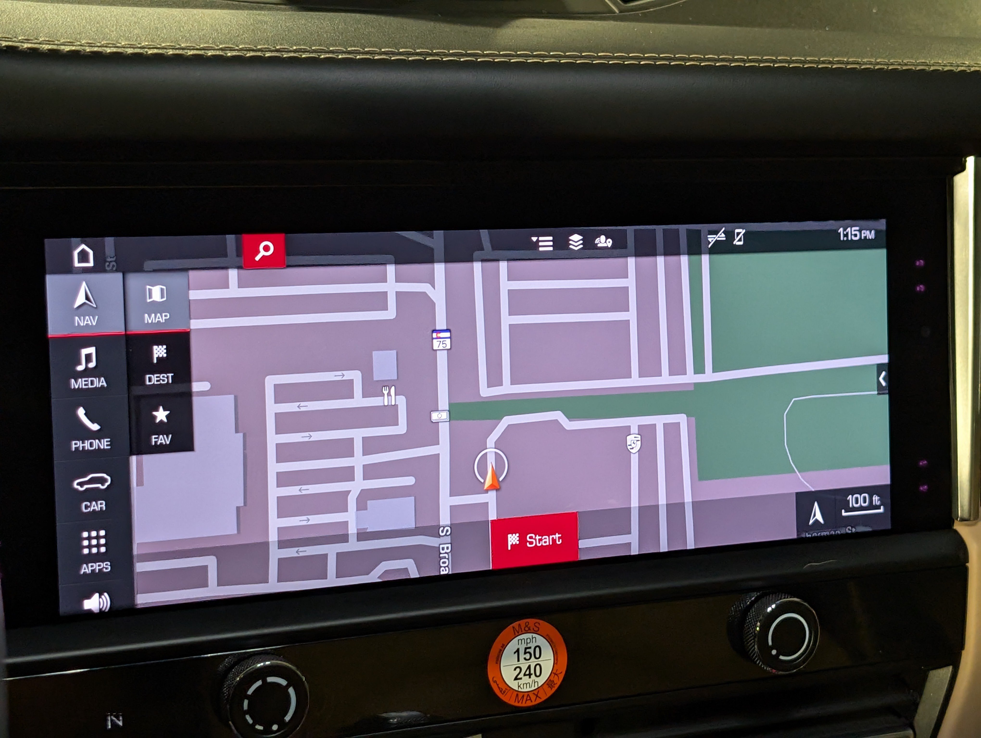 Certified 2023 Porsche Macan AWD/4WD image 36
