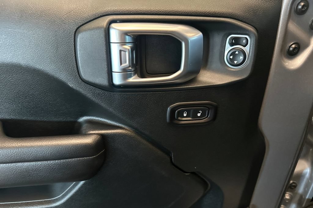 Used 2018 Jeep Wrangler Unlimited Rubicon AWD/4WD image 11