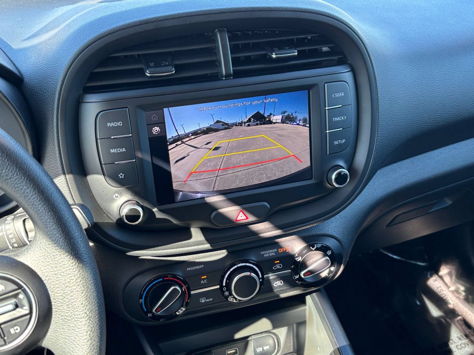 Used 2025 Kia Soul LX w/ LX Technology Package FWD image 24