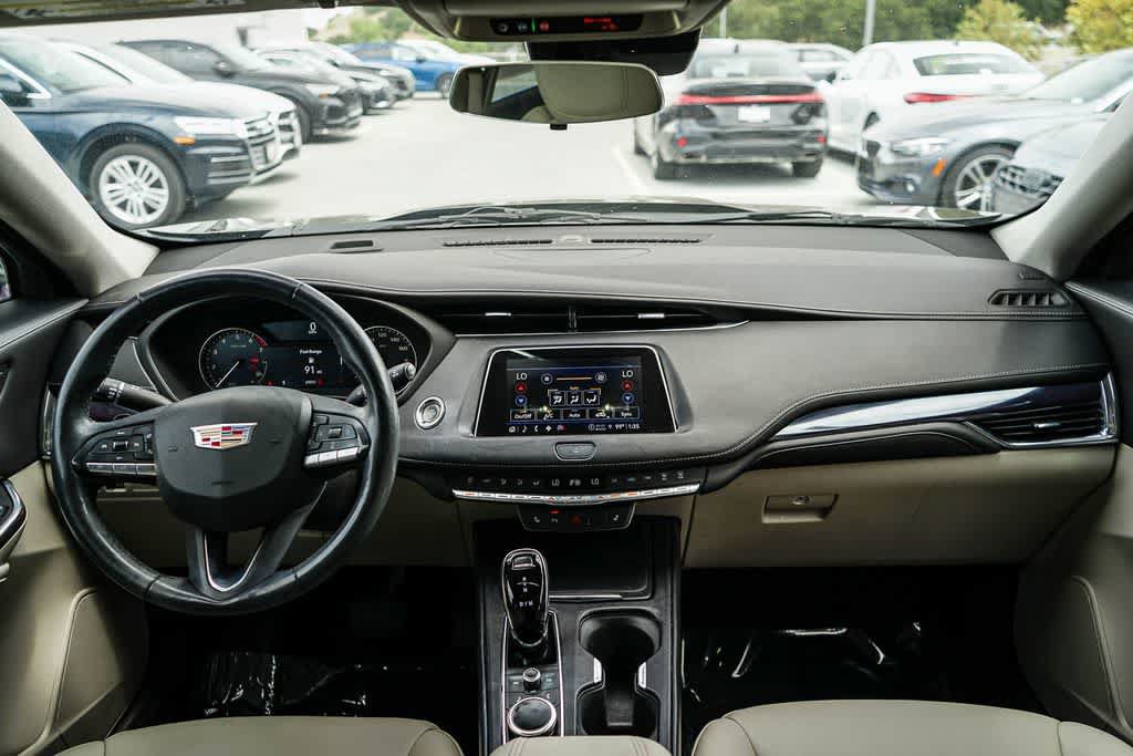 Used 2023 Cadillac XT4 Luxury w/ Cold Weather Package FWD image 12