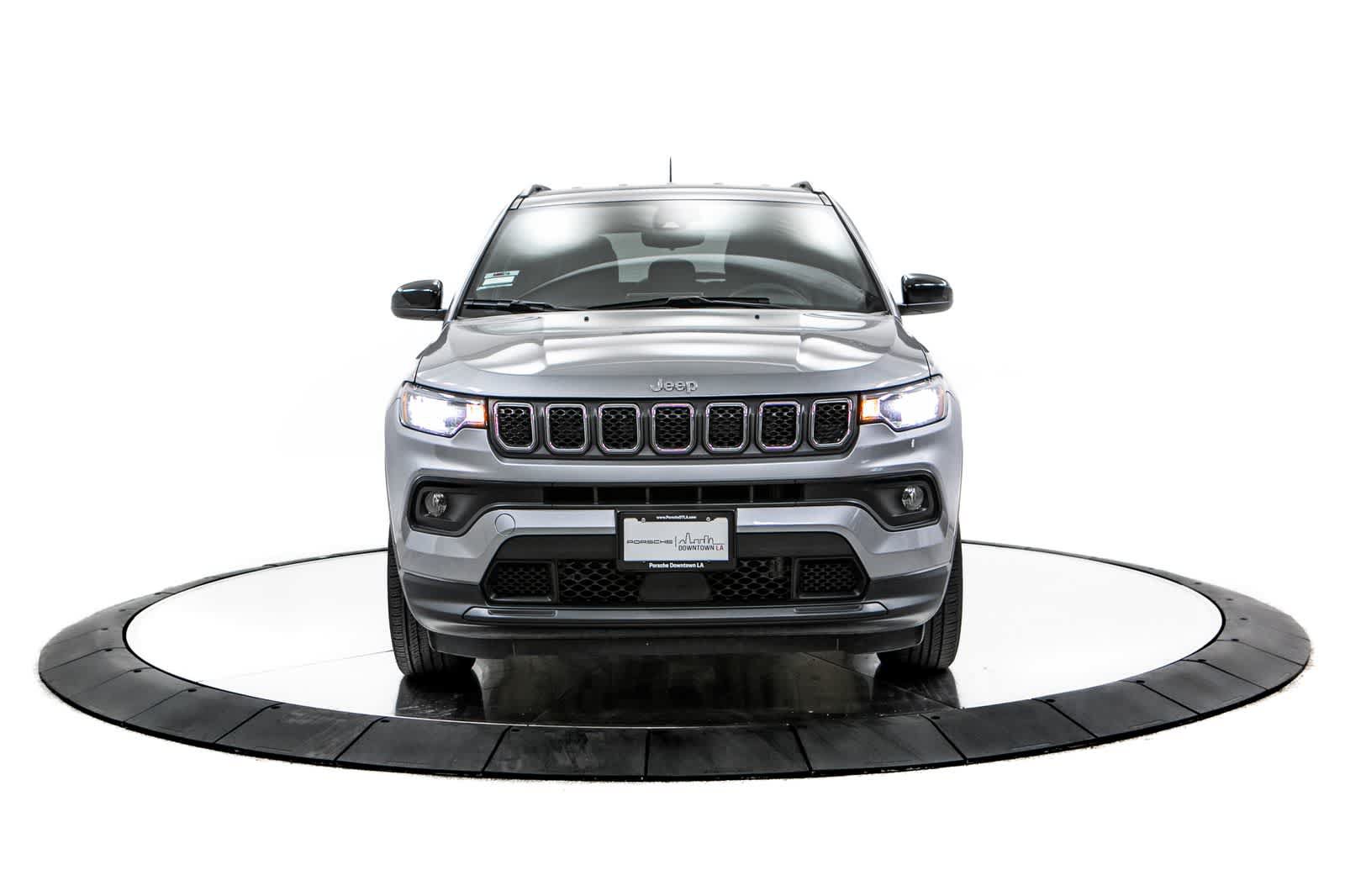 Used 2023 Jeep Compass Latitude AWD/4WD image 10