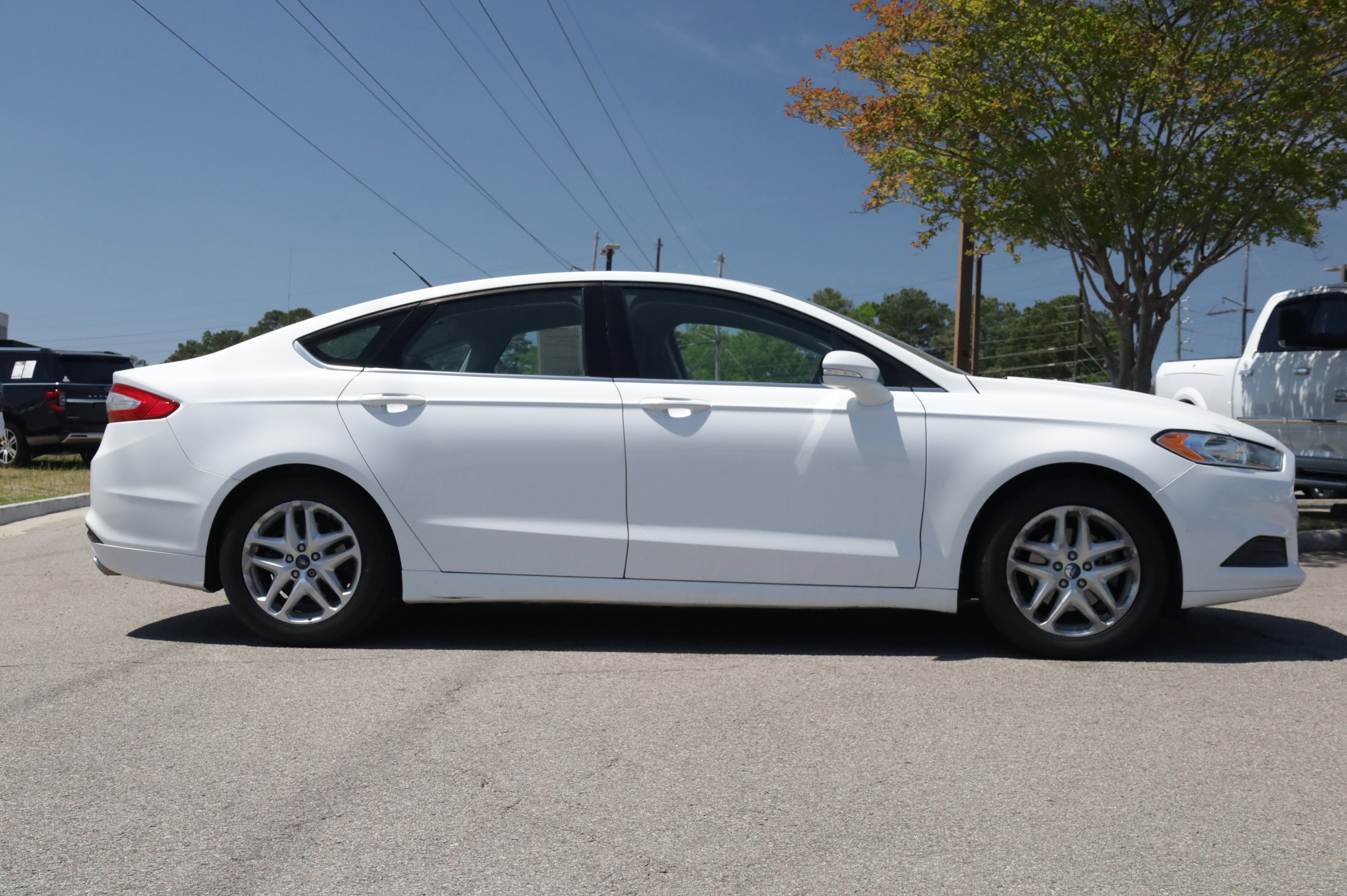 Used 2013 Ford Fusion SE FWD image 5