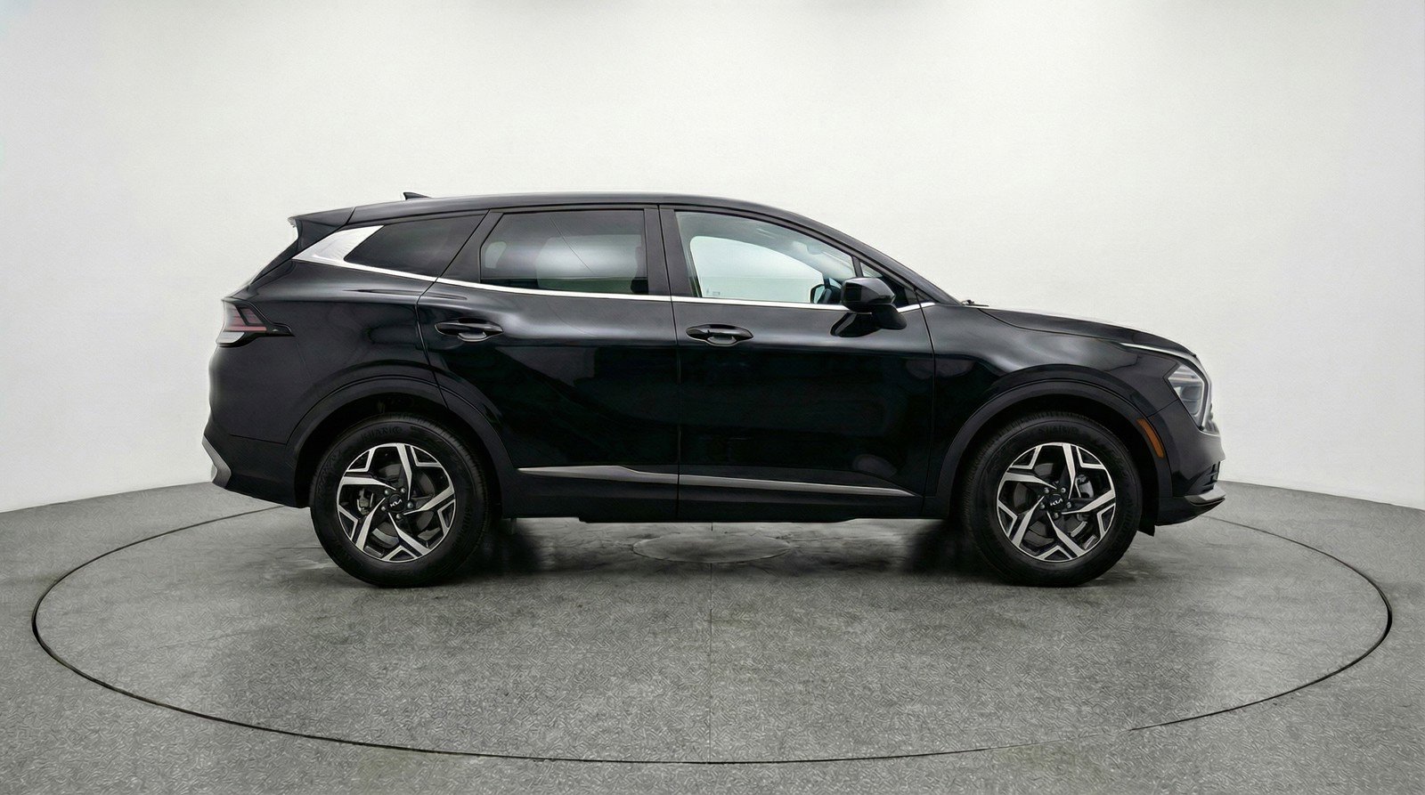 Used 2025 Kia Sportage LX image 11